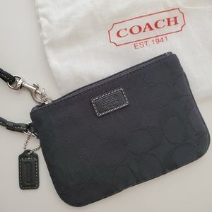 Coach | NWOT | Signature Wristlet